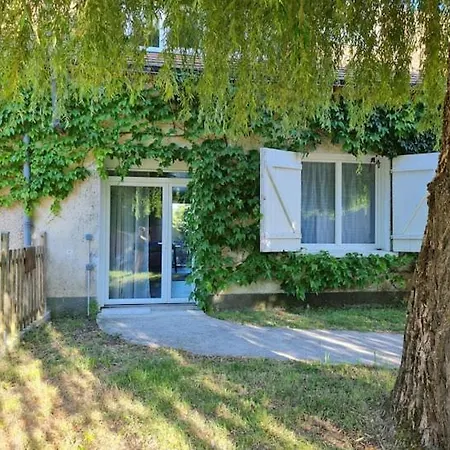 A La Campagne Avec Piscine *