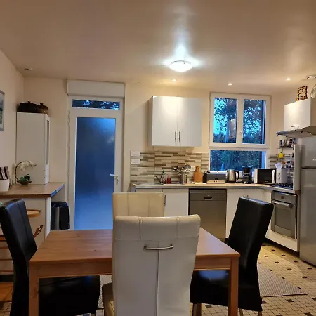 Apartment A La Campagne Avec Piscine *