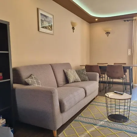 A La Campagne Avec Piscine