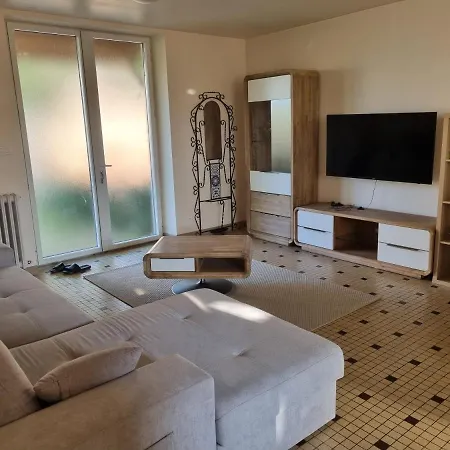 A La Campagne Avec Piscine *