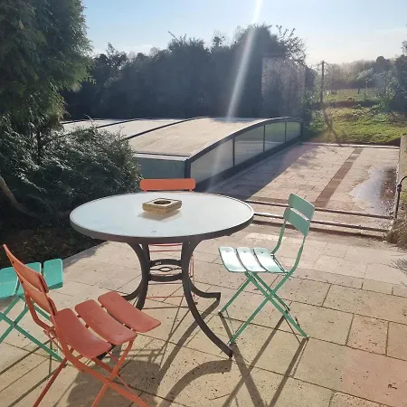 A La Campagne Avec Piscine *