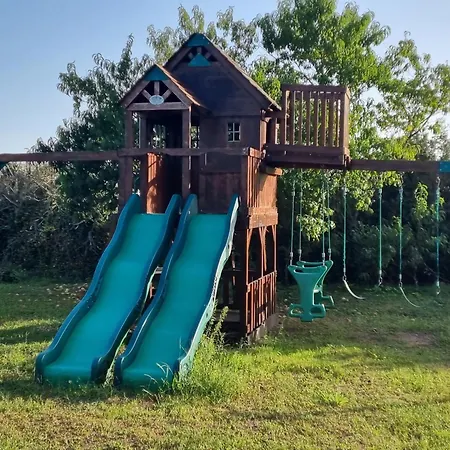 A La Campagne Avec Piscine * 德尔塔