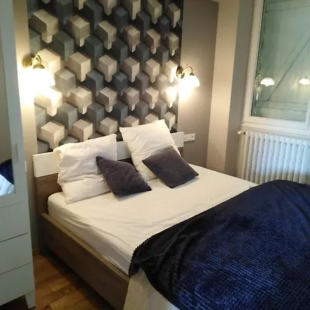 A La Campagne Avec Piscine *