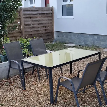 A La Campagne Avec Piscine Apartment