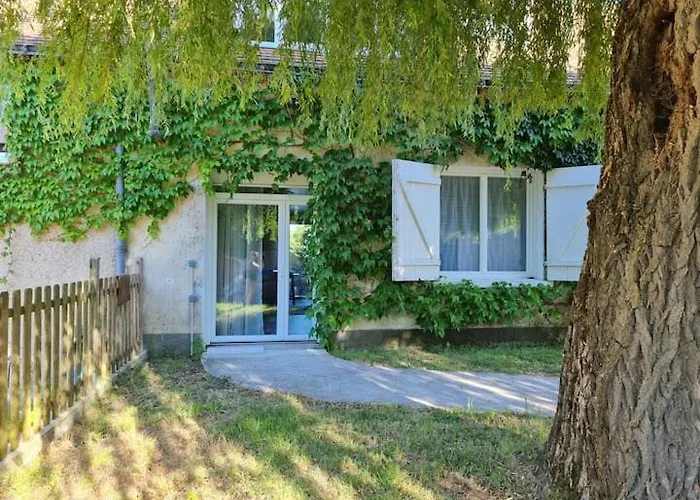 A La Campagne Avec Piscine *