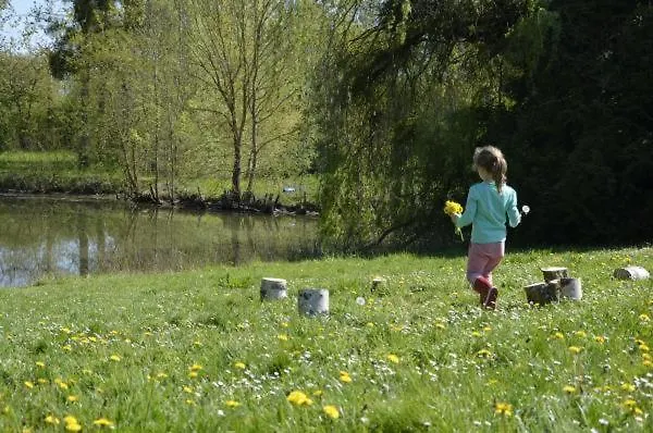 شقة A La Campagne Avec Piscine Durtal
