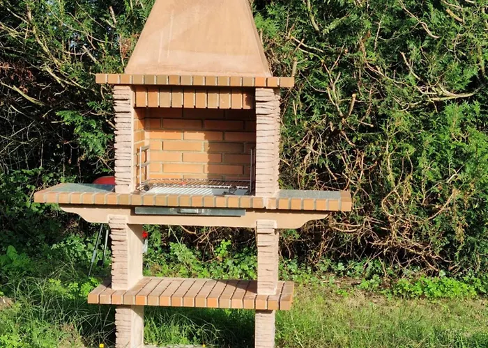 A La Campagne Avec Piscine شقة