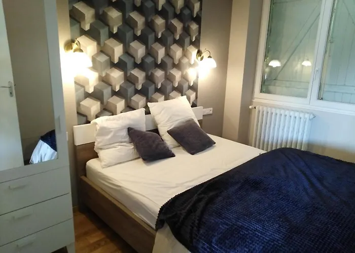 A La Campagne Avec Piscine *